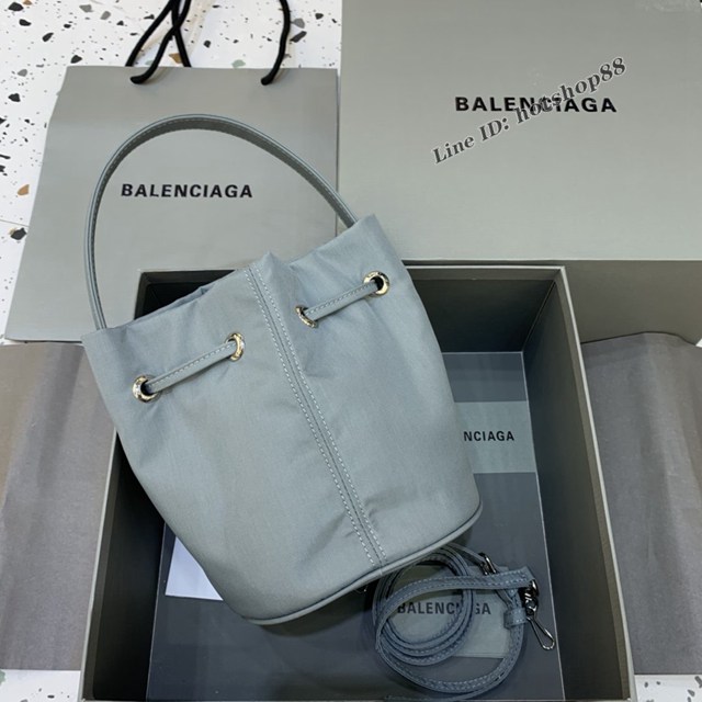 Balenciaga專櫃爆款Balen超輕水桶包 巴黎世家淺灰帆布手提包 fyj1499